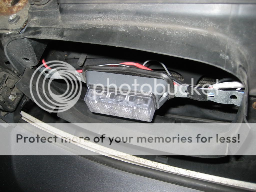 e46 330ci with flashing lights and a police horn...